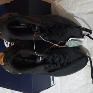 Reebok Zig Dynamic 2.0 Mens~ Size 10~  Color Black And Dark Grey. NIB♡